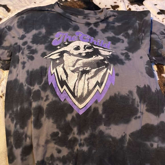 a baby yoda t-shirt - Picture 1 of 1